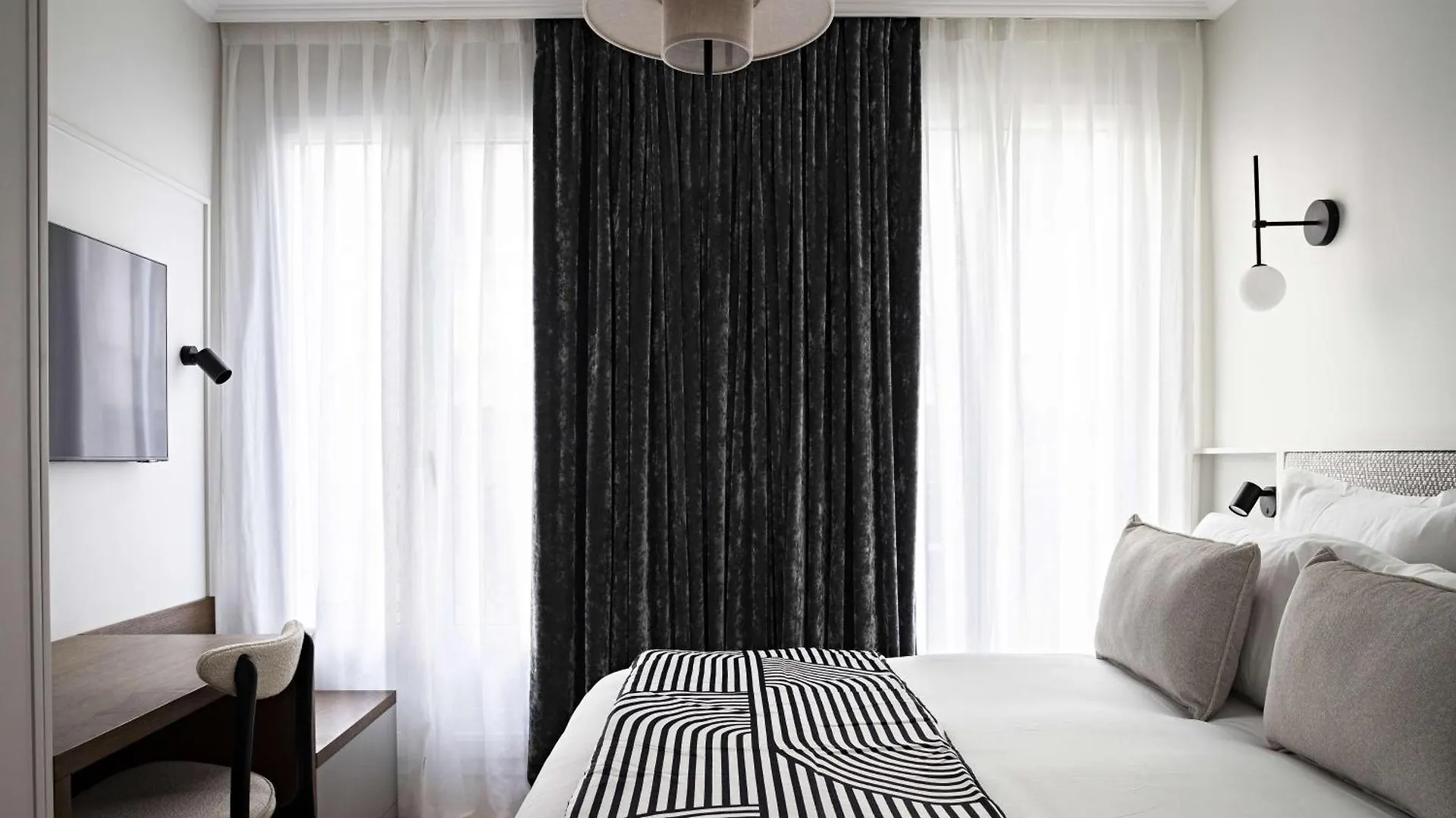 The Blake Paris Gare Saint Lazare 4*,